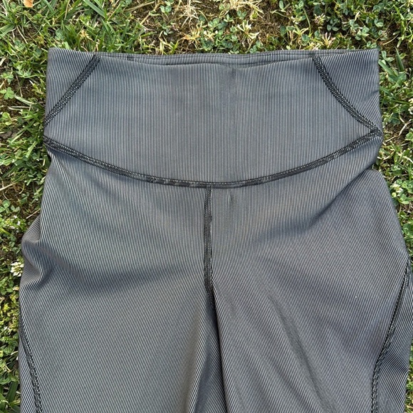 Lululemon "Base Pace High Rise Tight" leggings - size 4 - Picture 2 of 7
